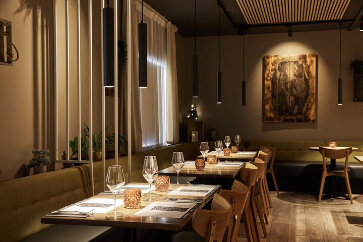 Dining 45 of 60