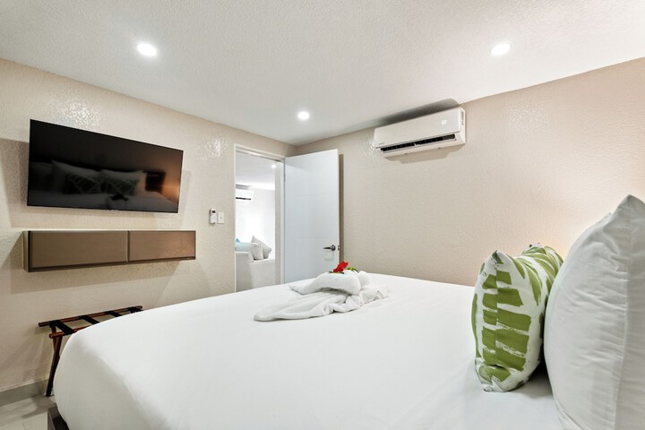 Room 14 of 77