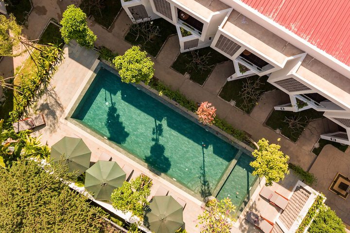 Pool 53 of 87