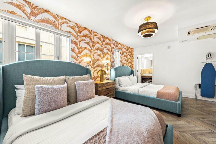 Modern Superior 2 Queen Beds (4 of 40)
