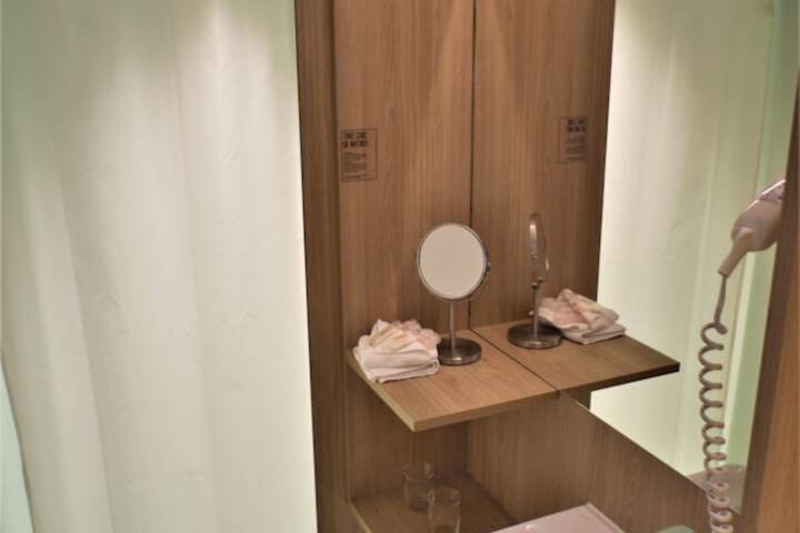 Room 25 of 49