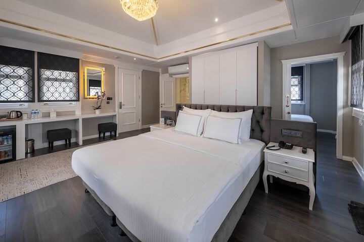 Room 38 of 184