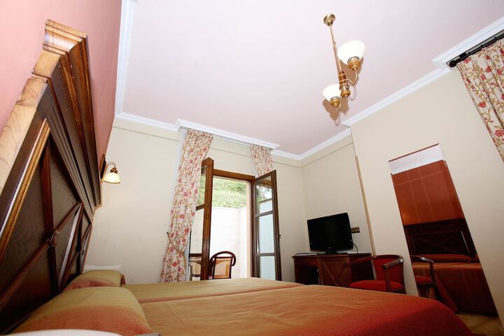 Room 8 of 34