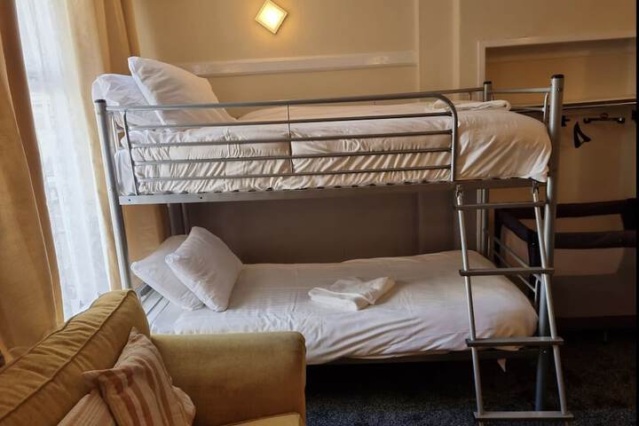 Room 32 of 51