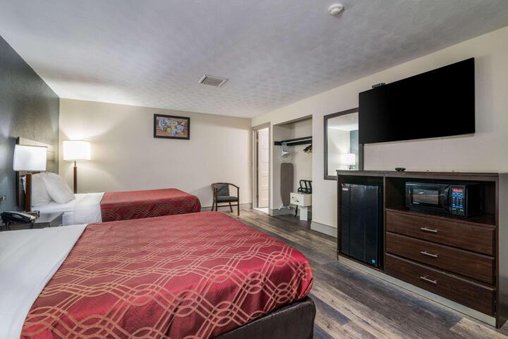 1 Queen Bed (17 of 46)