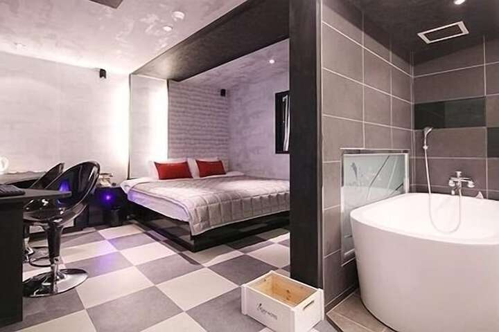 Room 16 of 59