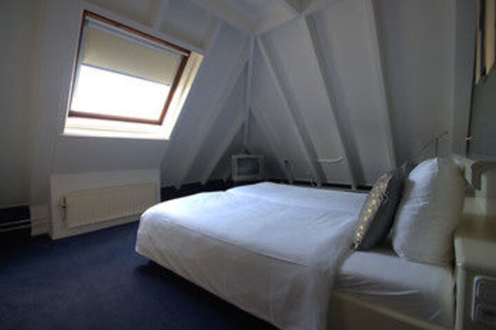Room 10 of 48