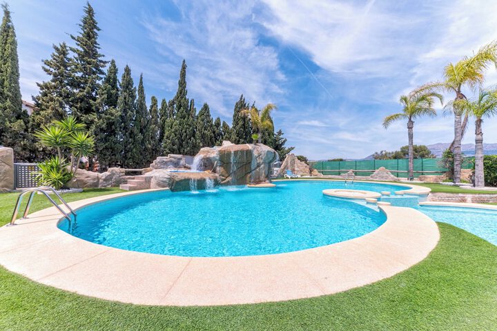Pool 32 of 98