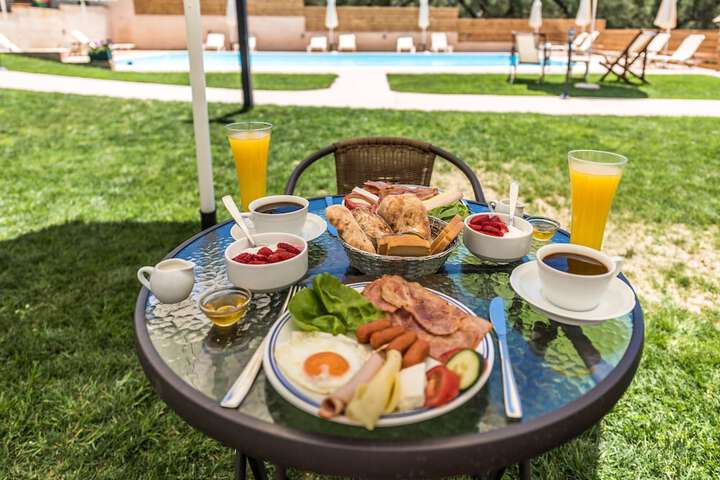 Breakfast/Coffee Service 25 of 36