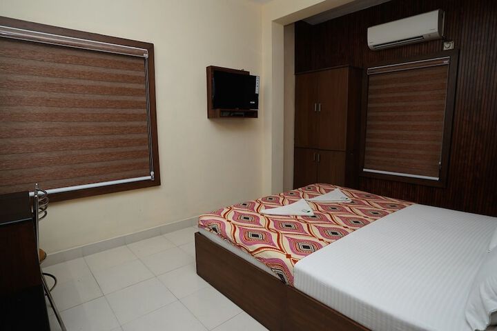 Olive Green Hotel