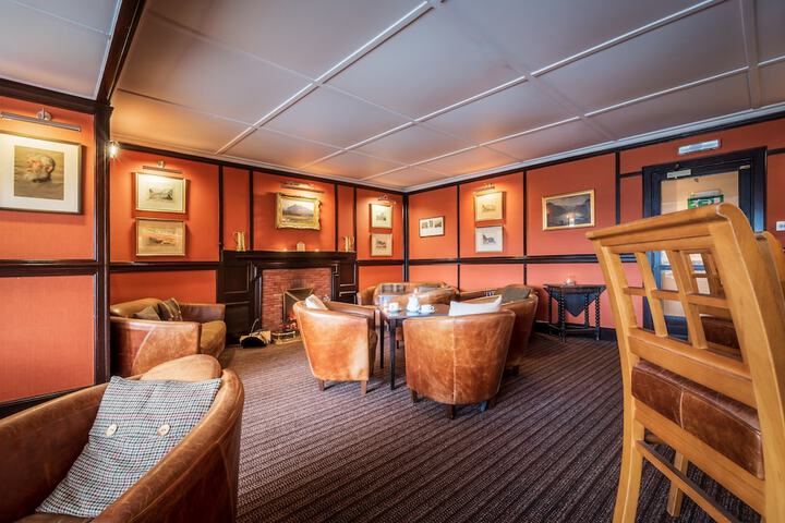 Lounge 105 of 117