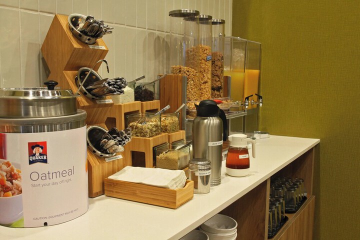 Breakfast/Coffee Service 25 of 40