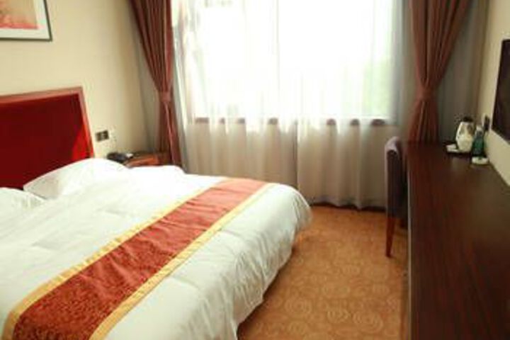 Room 4 of 16