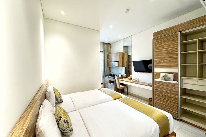 Room 12 of 32