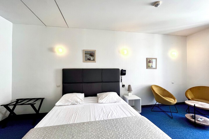 Room 18 of 80
