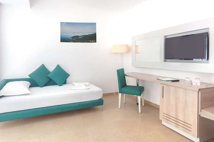 Room 6 of 52