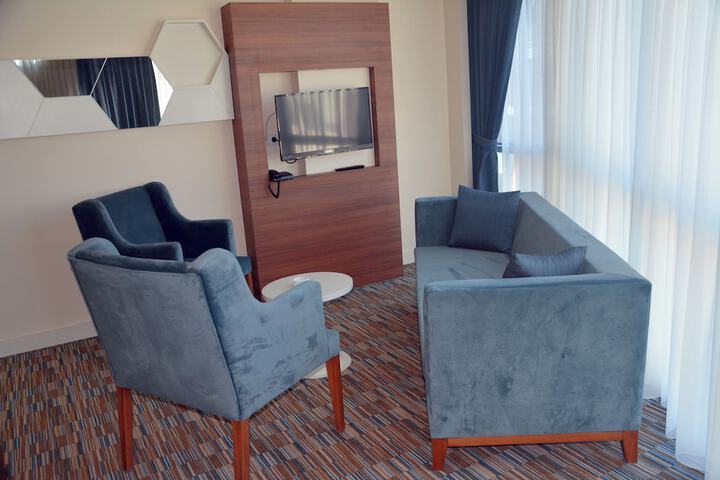 Room 3 of 8