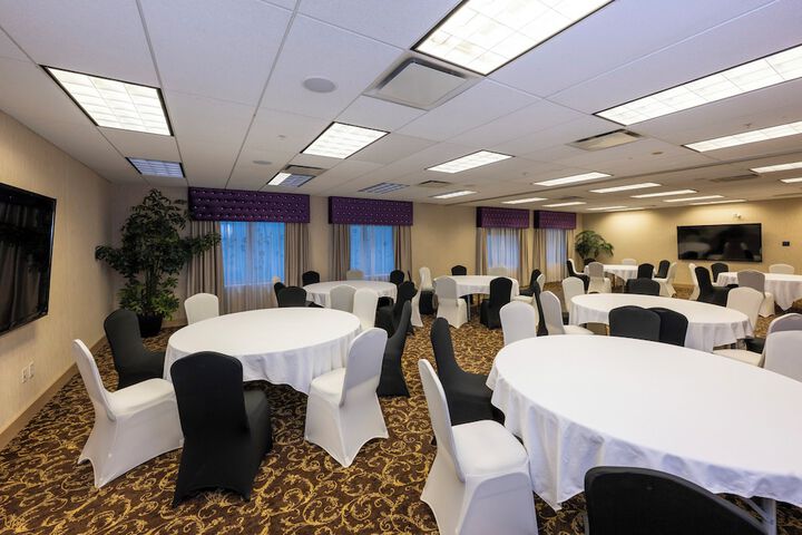Ballroom/Hall 95 of 114
