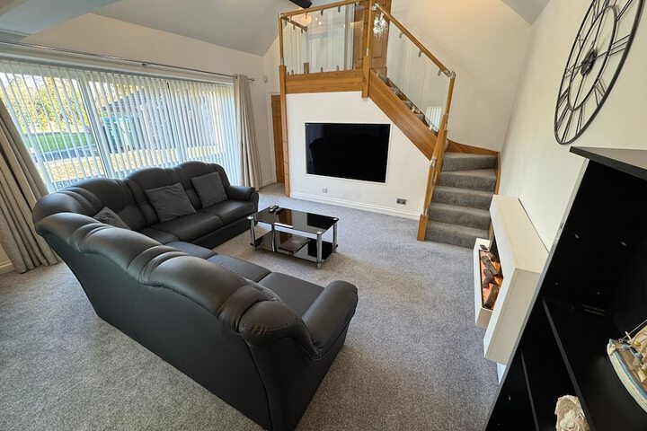 Lounge 40 of 60