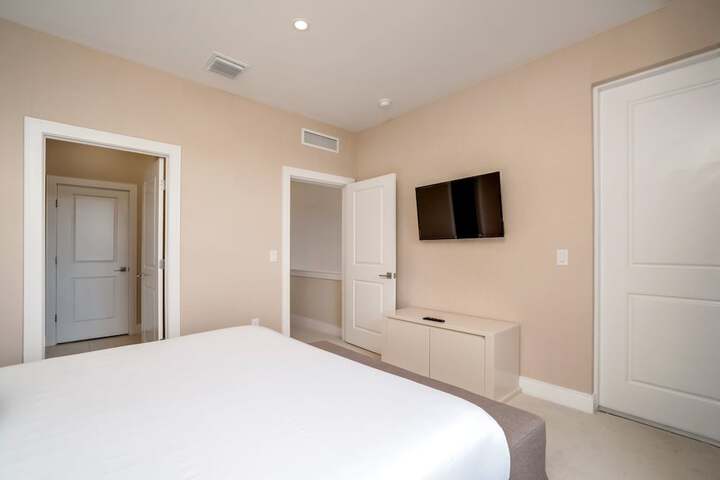 Room 9 of 36