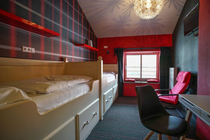 Room 9 of 133