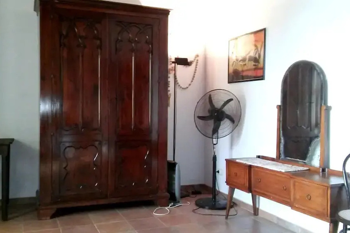Room 6 of 27