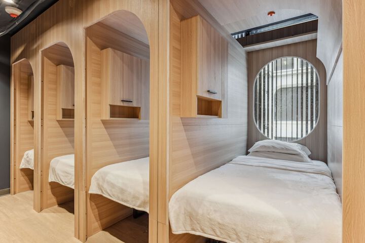 Room 4 of 16