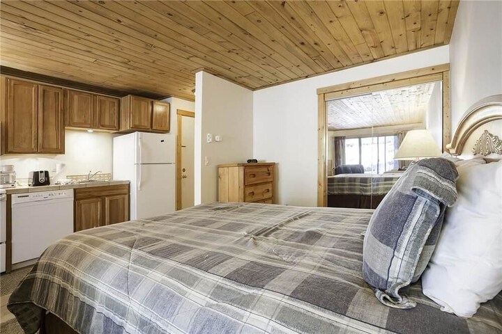 Room 5 of 121