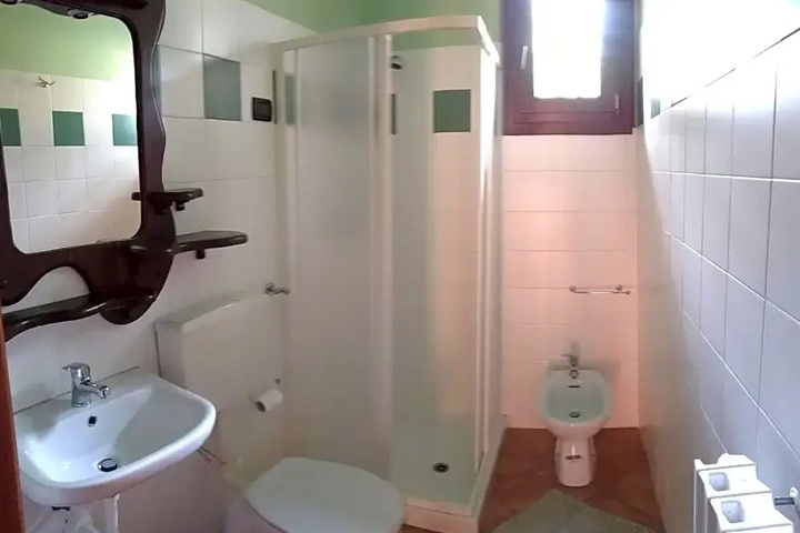 Room 6 of 13