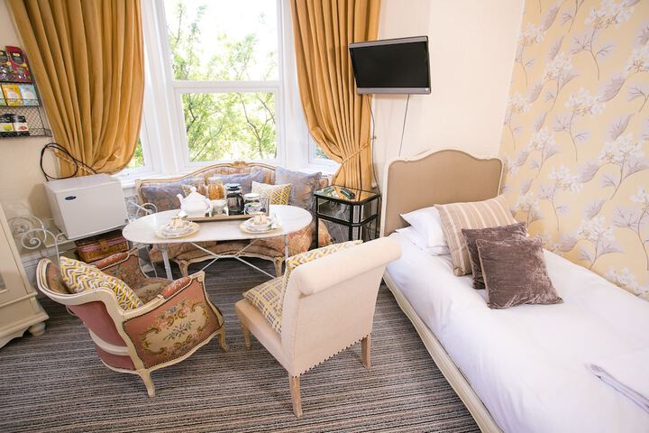 Room 56 of 250