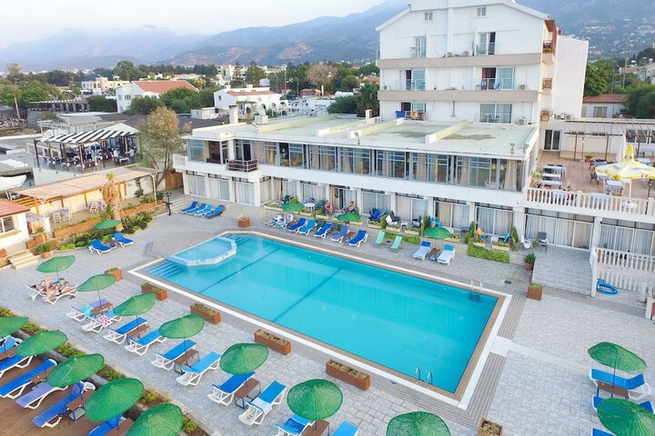 Pools & Facilities