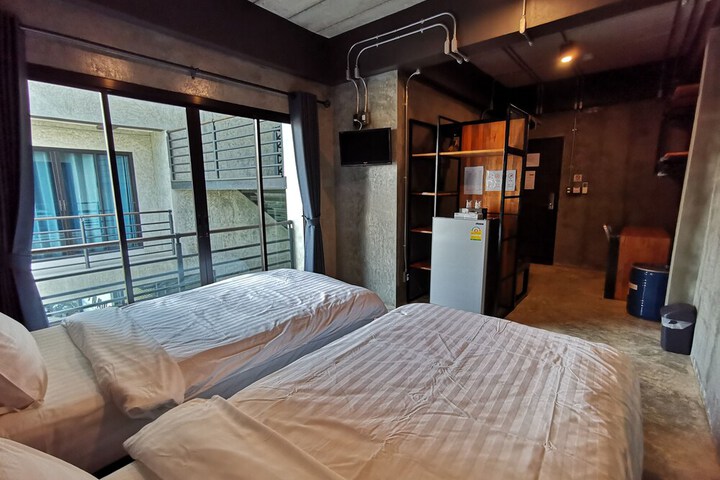 Room 7 of 33