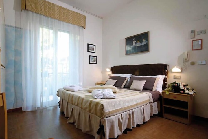 Room 13 of 61