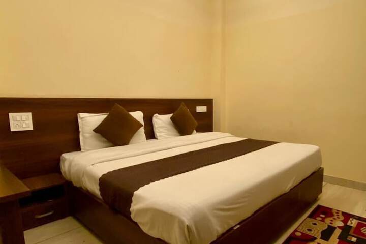 Room 2 of 9