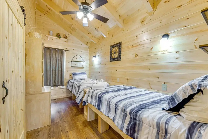 Room 4 of 17