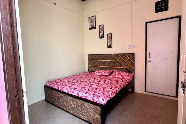 Room 4 of 7