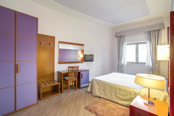 Room 18 of 119