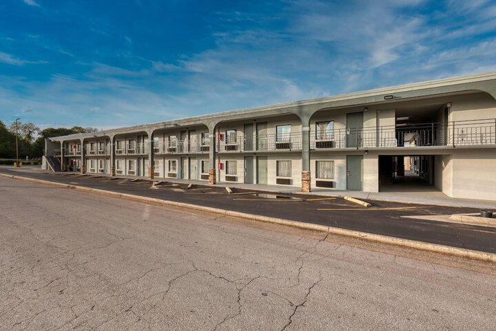 Hotel 75 of 81