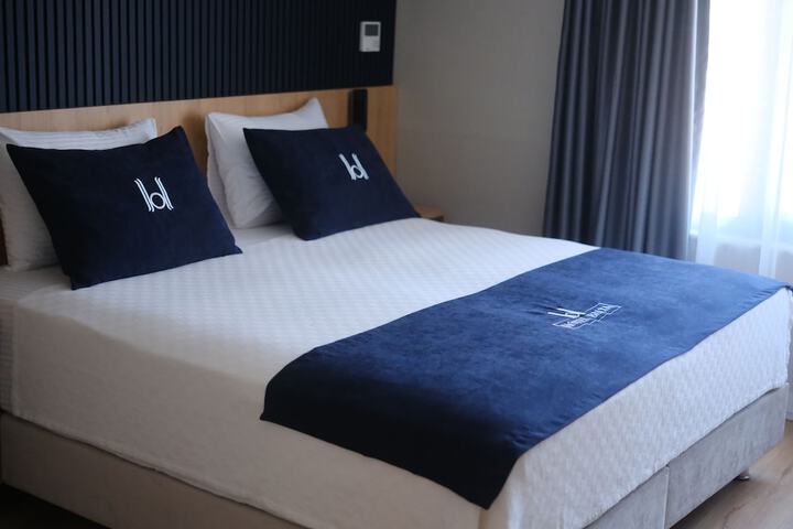 Room 13 of 40