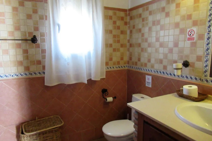 Room 6 of 19