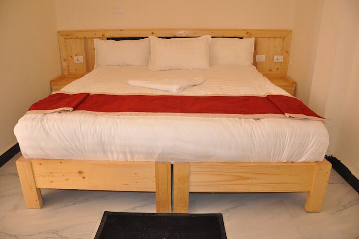 Room 7 of 18