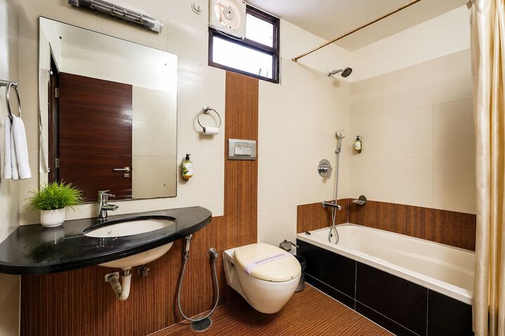Room 10 of 12