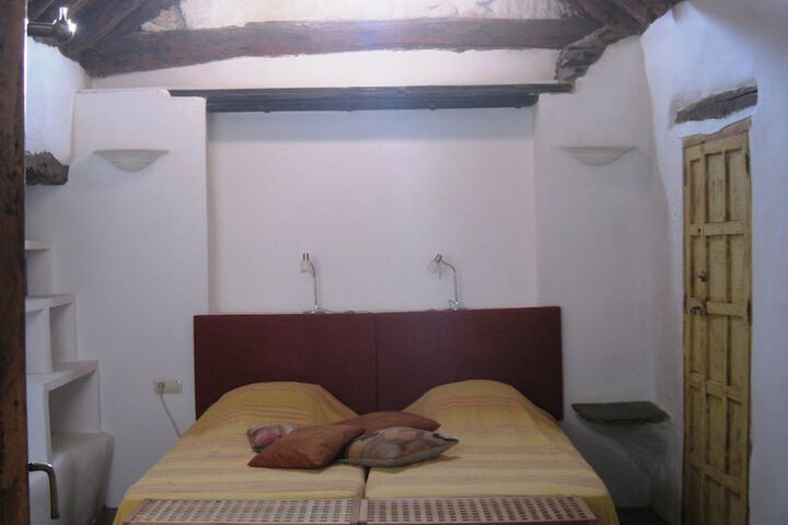 Room 13 of 27