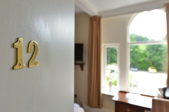 Room 21 of 34