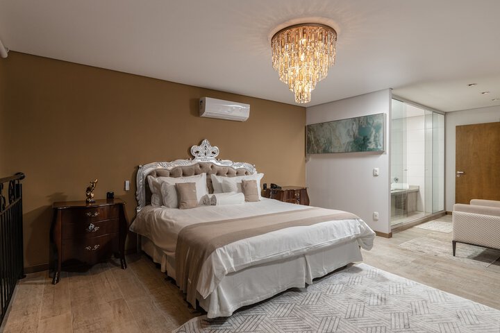 Room 43 of 100