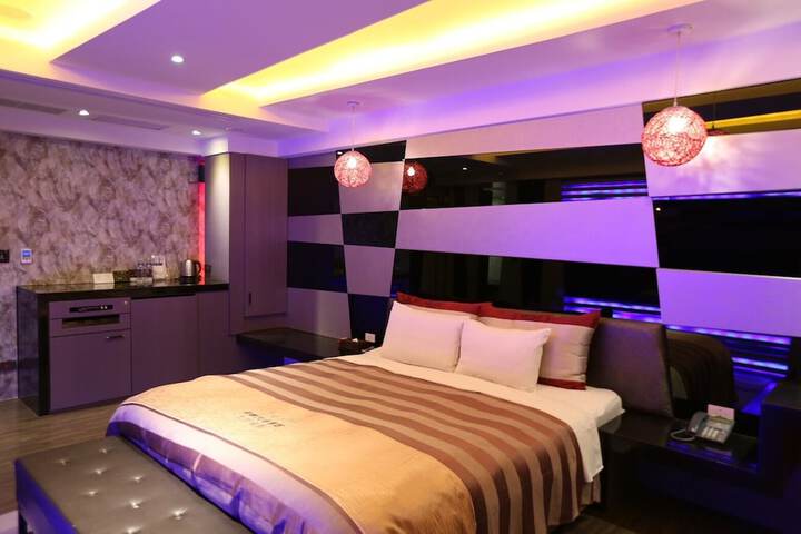 Room 5 of 70