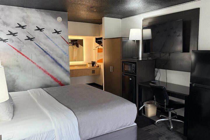 Room 8 of 18