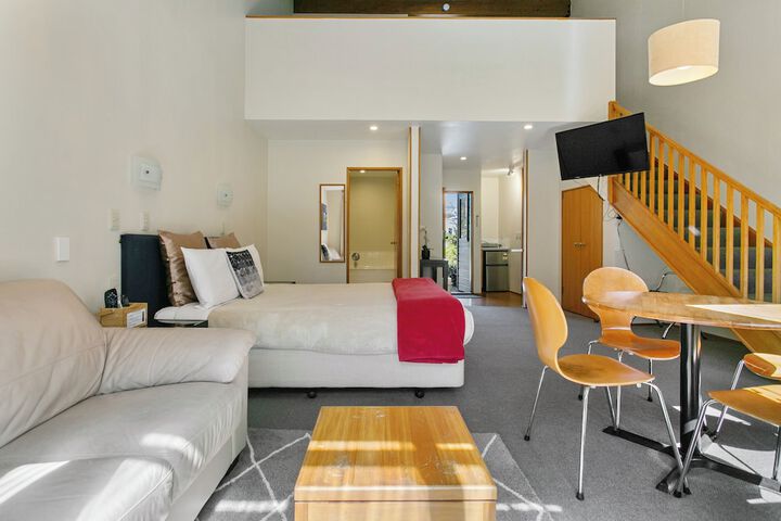 Room 44 of 163