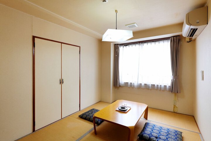 Room 10 of 64