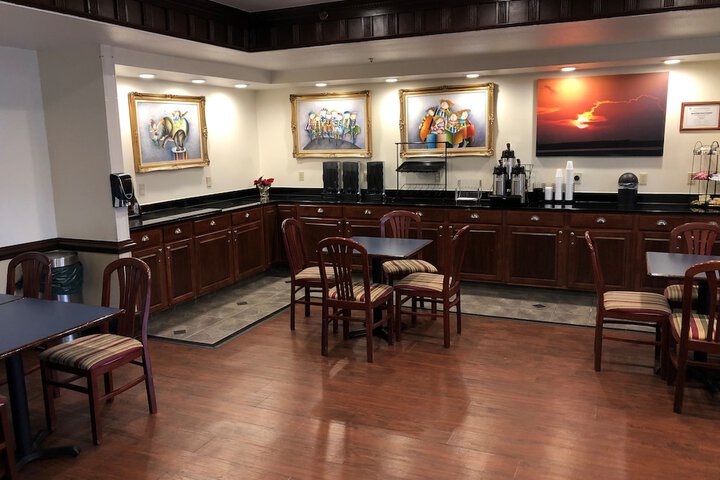 Breakfast/Coffee Service 29 of 32